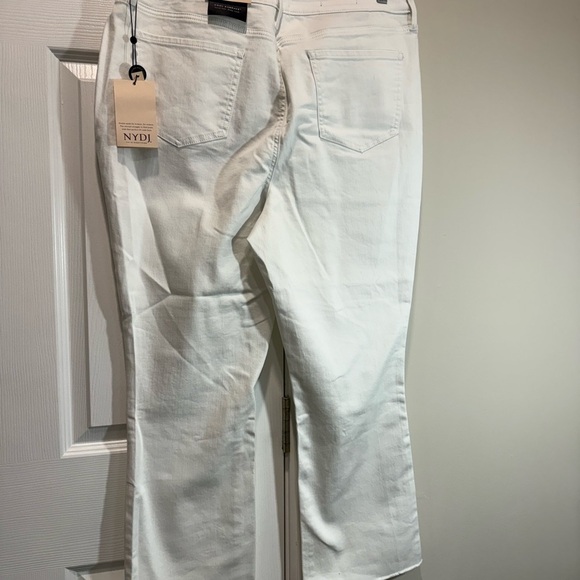 NYDJ Slim Bootcut Ankle Jeans
In Cool Embrace Denim With Frayed Hems SZ 16 - Picture 11 of 15